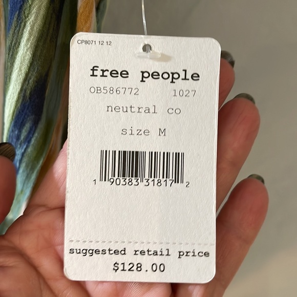 Size M party dress.   New with tags - Picture 2 of 3